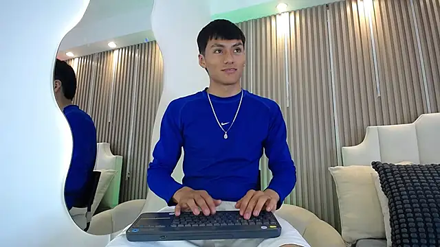 AdrianStark_ Live XXX-chat