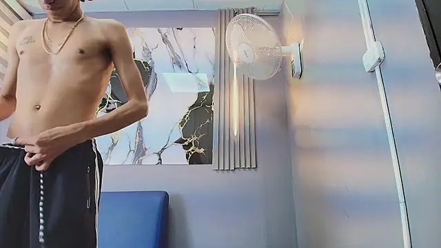 simondwayne Adlı Modelin Canlı XXX Sohbeti