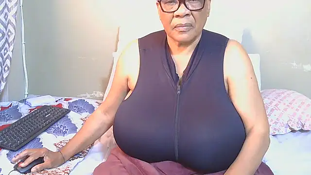 DairyQueen2's Webcam Show