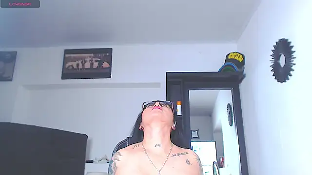 Vicky_hotmilf élő XXX-chatje