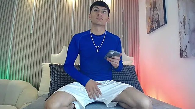 AdrianStark_ 即時 XXX 聊天