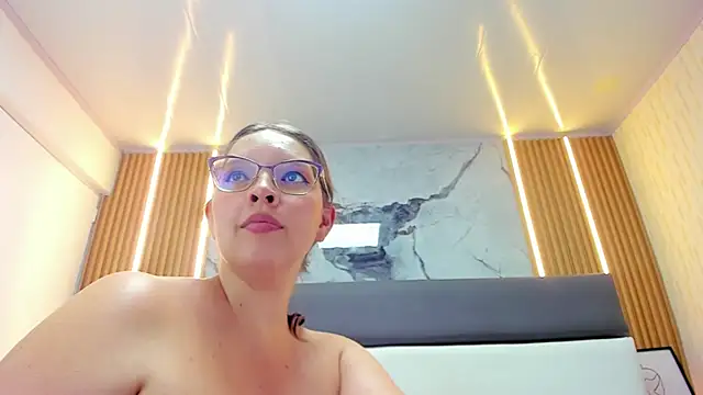 LEYNABRAUN Live XXX-Chat