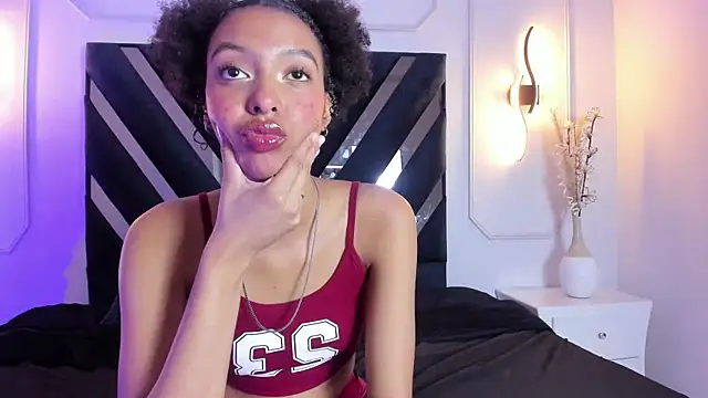 Kiara_Kamau_XXX's Webcam Show