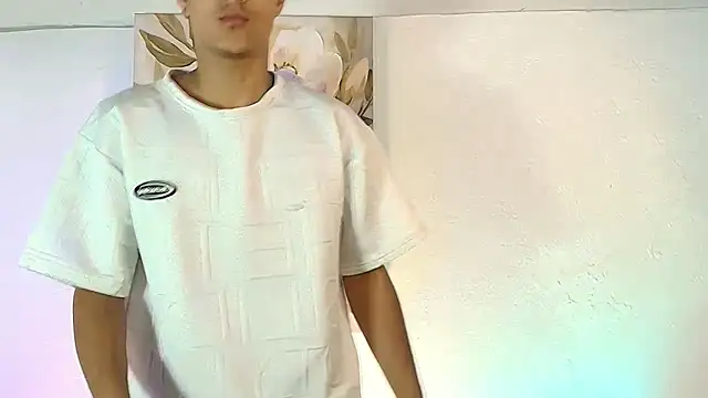 Show modela Eliassalvatore_ na web-kameri
