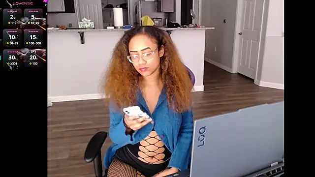 ReeseZen's Live XXX Chat