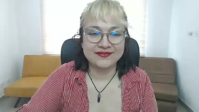 AnyaLuxx's Live XXX Chat