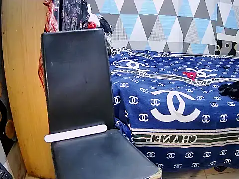 Trish_CurveCock élő XXX-chatje