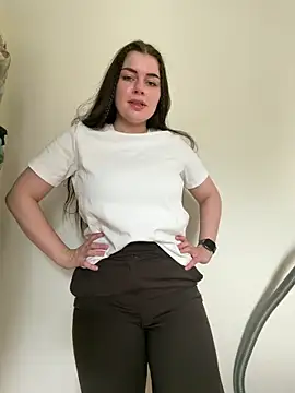 دردشة EllyNora الجنسية المباشرة