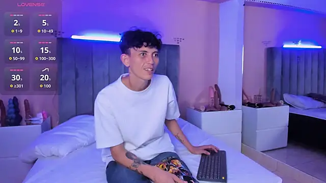 ARIANA_CRI-X Webcam show
