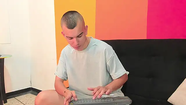 Rowan_Cley Adlı Modelin Canlı XXX Sohbeti