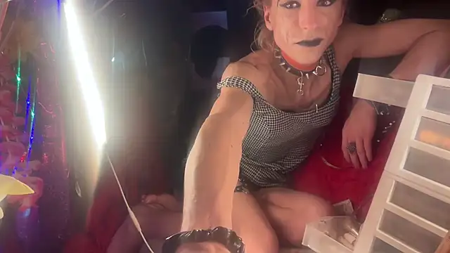 TgirlBrat Show in webcam
