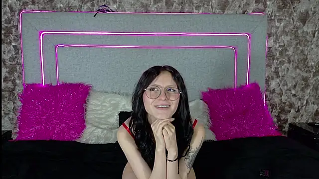 Naomimolie Adlı Modelin Canlı XXX Sohbeti