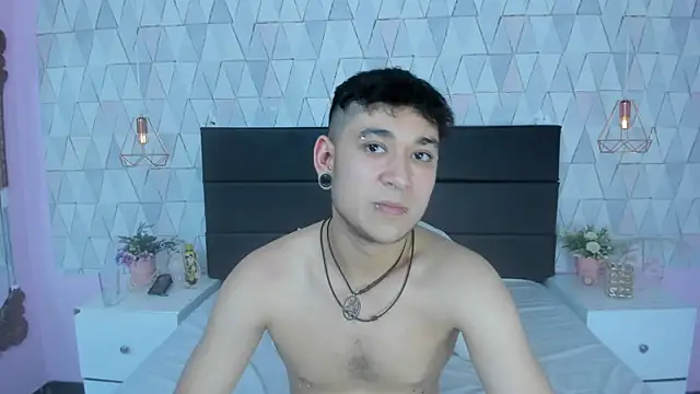 MarkLaurens live XXX chat