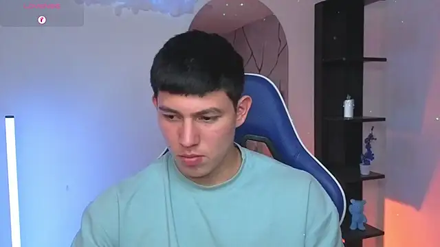 XXX chat uživo modela JamesCr_