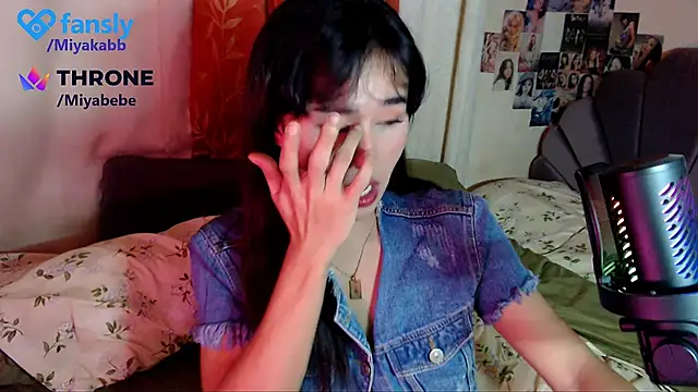 XXX chat uživo modela chakababe