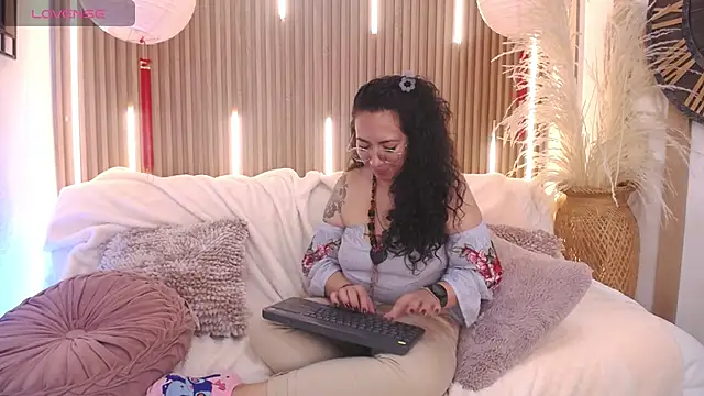 Velvet_Curly Chat XXX in diretta