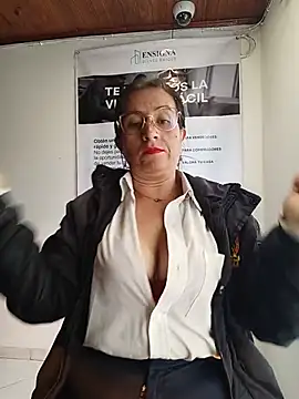 Valentina--1's Live XXX Chat