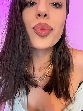 AbyThompson XXX чат на живо