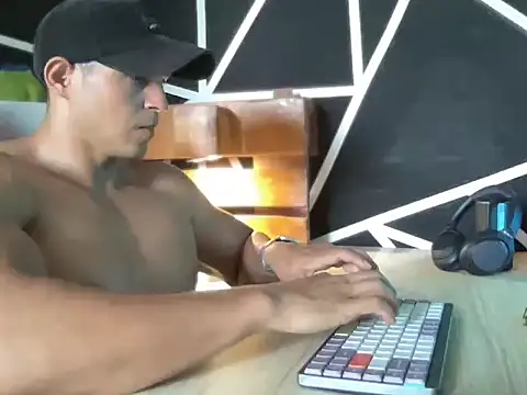 ChrisMattX Adlı Modelin Canlı XXX Sohbeti