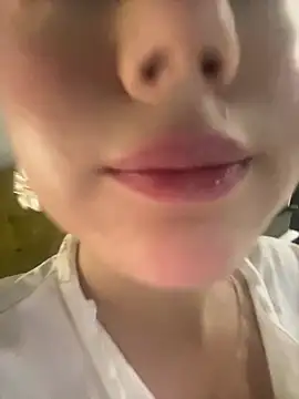 Emi_Sterling XXX чат на живо