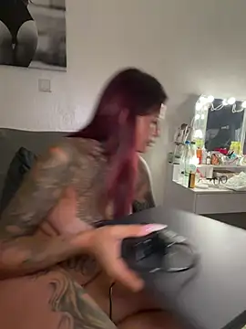 AileenInkOfficial's Live XXX Chat