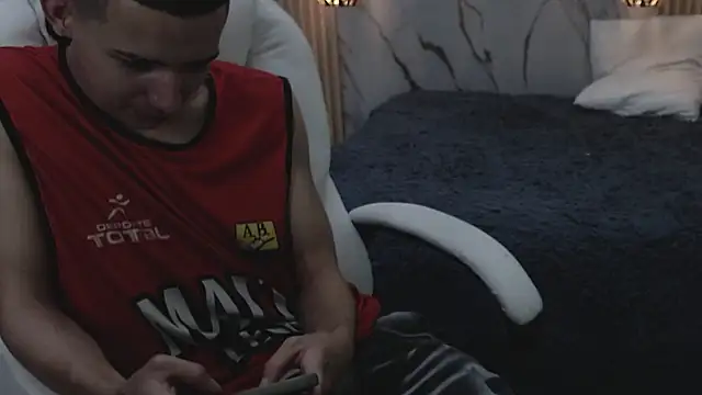 JackSwan18 live XXX chat
