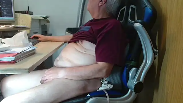 Chat +18 de Alexxx47100 ao vivo