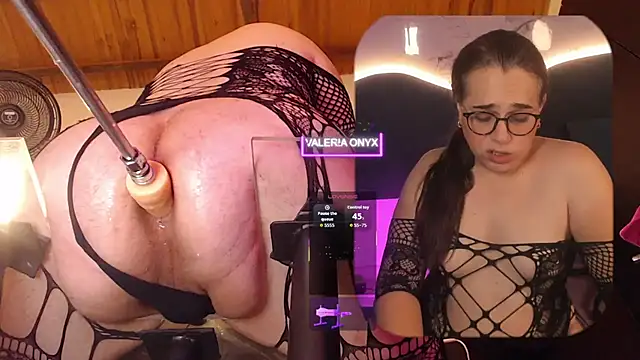 ValeriaOnyx Show in webcam