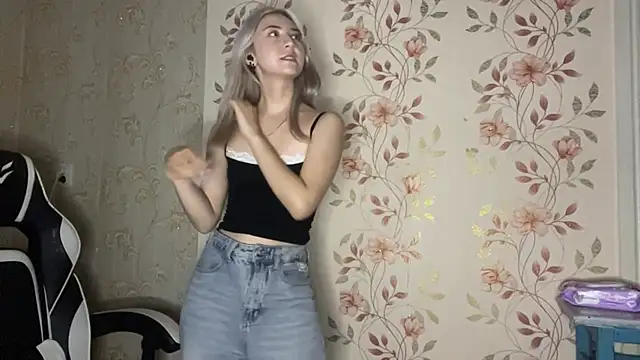 WhitePowerGirl's Webcam Show