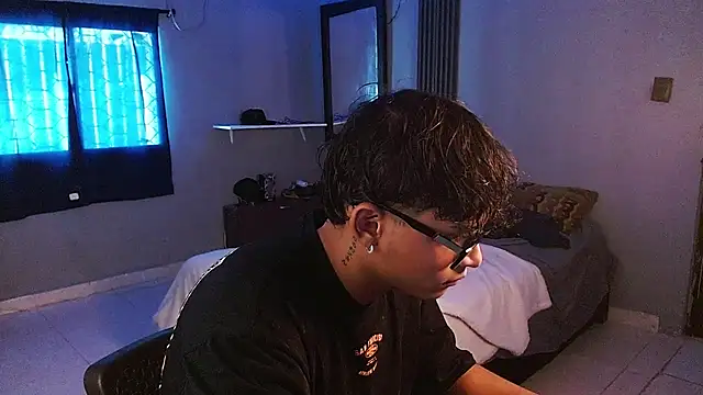 Mr_yisuzz Chat XXX live