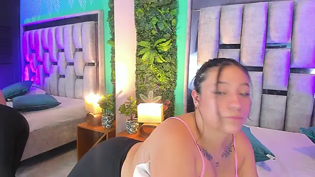 Emilye_rousee's Live XXX Chat