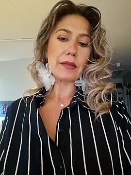 Онлайн чат XXX CelynaRoss