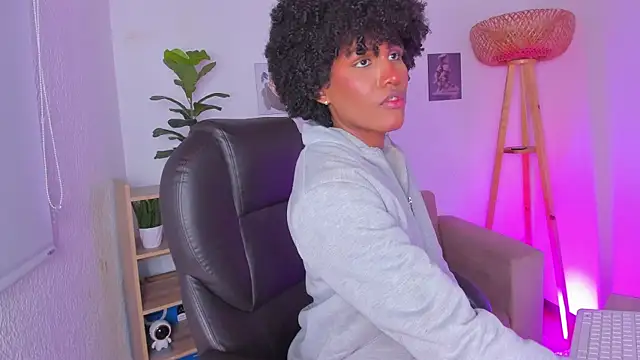 NaomiSaenz_ Adlı Modelin Web Kamerası Şovu