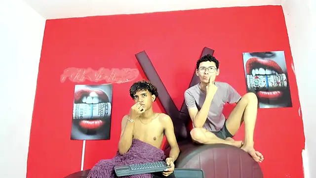 Show de VERY_HOT_GUYS na webcam