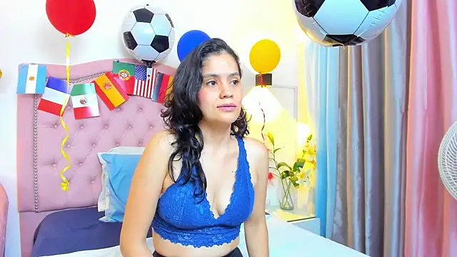 XXX chat uživo modela Paulynavera