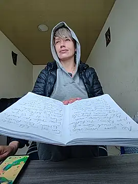 MARILYNKOVANOVA লাইভ XXX চ্যাট