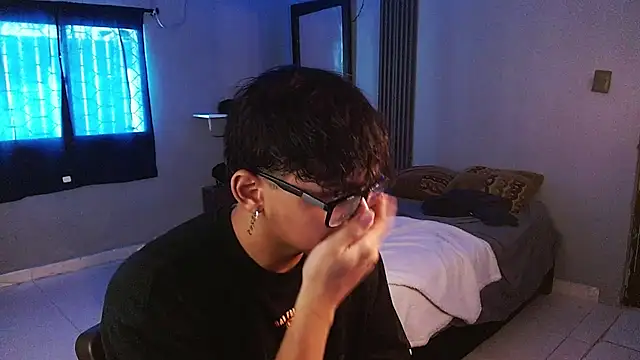 Mr_yisuzz's Webcam Show