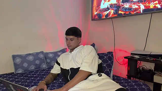 SexxxySquirterStev777's Webcam Show