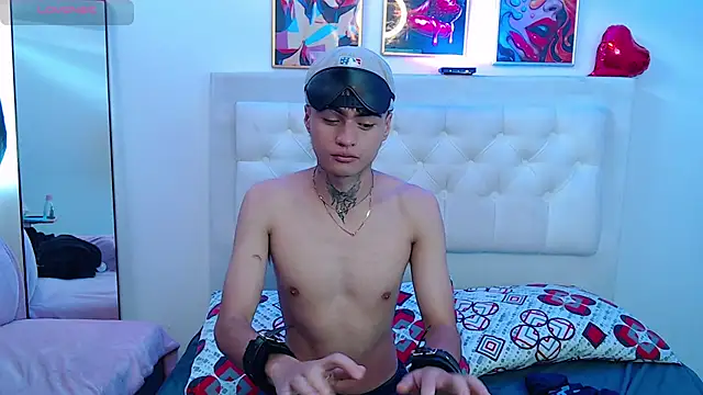 Ninou_14 Show in webcam
