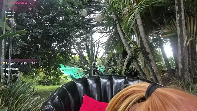 NatashaDiamondのライブXXXチャット