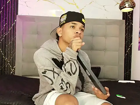 Chat +18 de nova_mitchell7 ao vivo