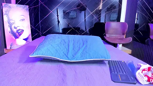 Charlize-23's Webcam Show