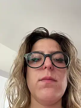 XXX chat uživo modela dolcehelena993