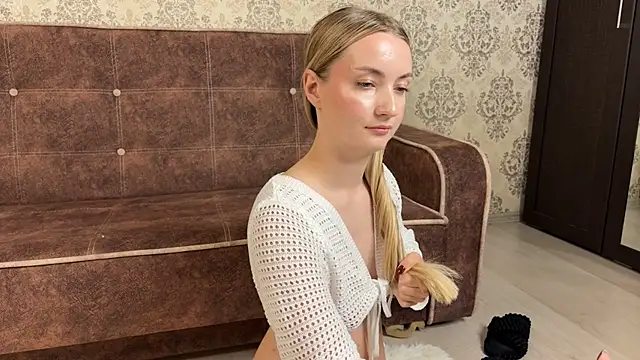 MariaLunairee's Webcam Show