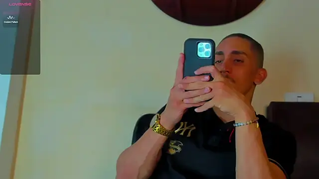 MikeRoss7777n Live XXX chat