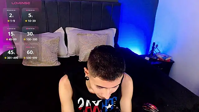 Toyboy_richardn Live XXX chat