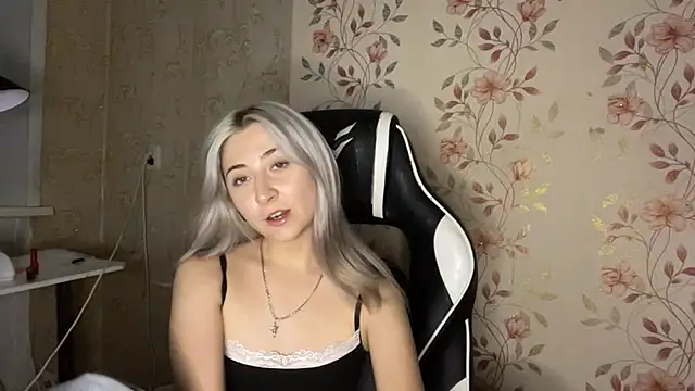Pokazy przed kamerką – WhitePowerGirl