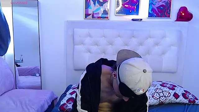 Ninou_14 Show in webcam