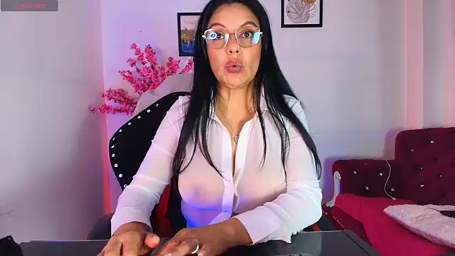 دردشة Zuzana21 الجنسية المباشرة