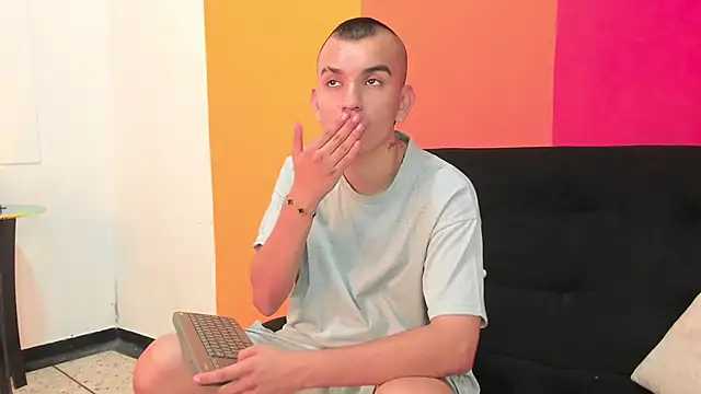 Rowan_Cley Live XXX-chat